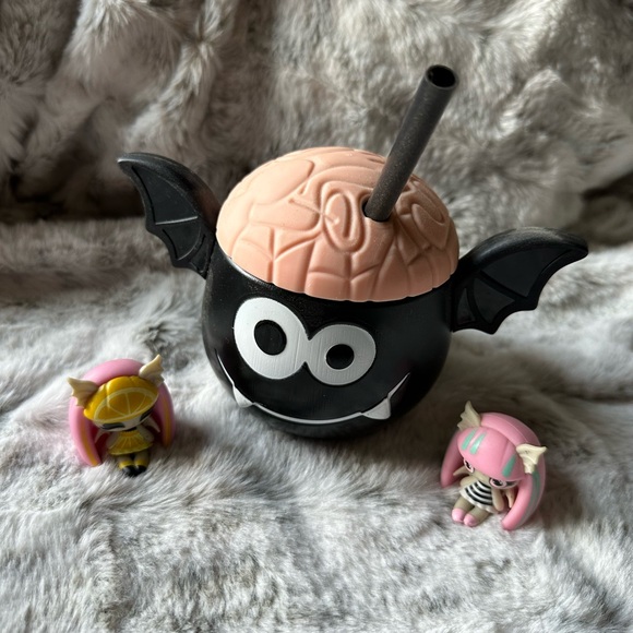 Bat lovers collectible set    BUNDLE! 3 for $15 or 4 for $20 - Picture 4 of 6